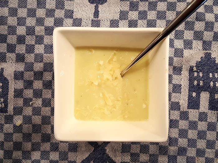 Afbeelding bij 'Romige bloemkoolsoep met Parmezaanse kaas'