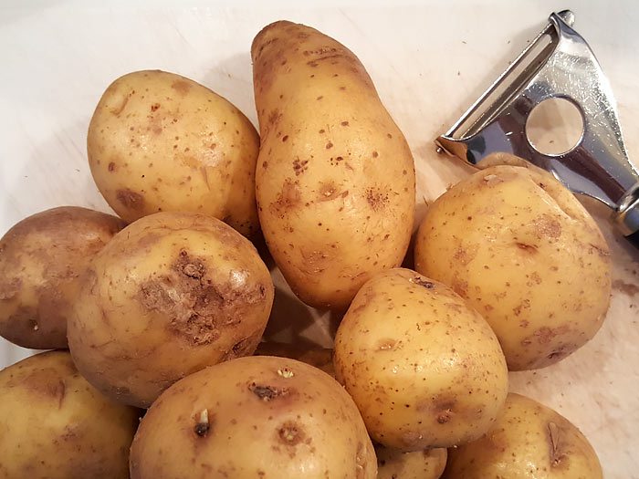 Spinaziestamppot met gebakken spekjes en zongedroogde tomaatjes