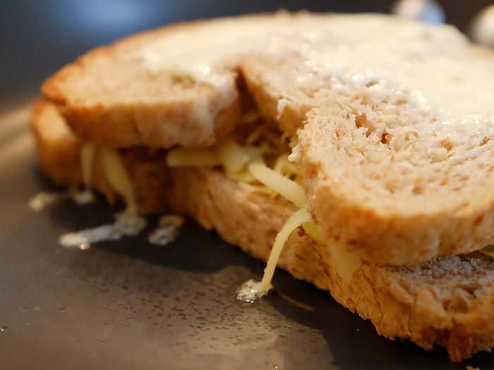 De allerlekkerste tosti uit de pan maak je zo