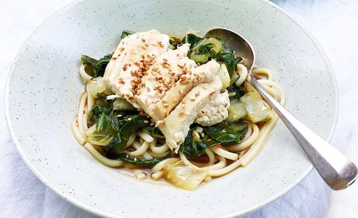 Gepocheerde kip met paksoi van Made by Ellen