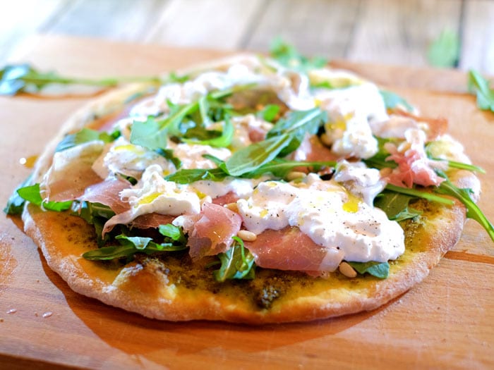 Pizza Bianca Met Prosciutto Crudo Burrata En Rucola Kookidee