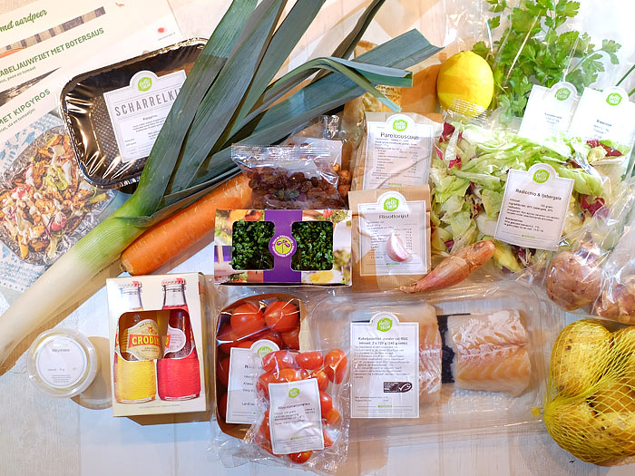 Gebakken kabeljauwfilet met botersaus, zoete parelcouscous, peen en tomaat