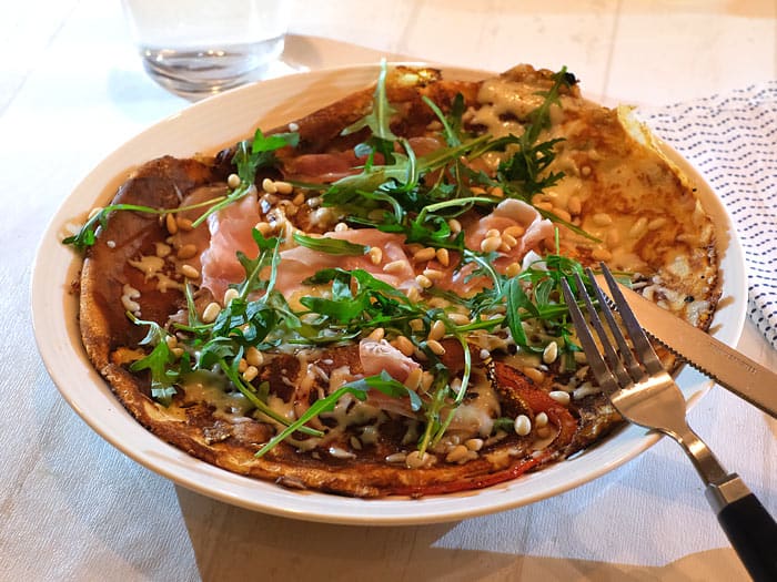 Pizza Pannenkoek Met Prosciutto Champignons En Rucola Kookidee